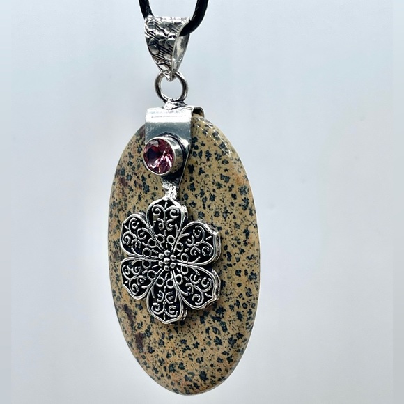 Large Dalmatian Stone Crystal Pendant 2 1/2” - Picture 10 of 11